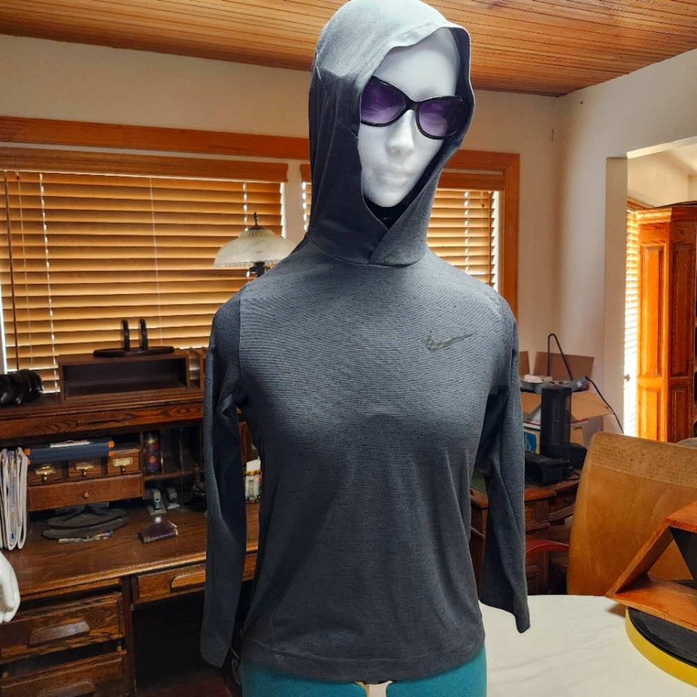 Nike Dri-Fit Hooded Training / Running Light Pullover Charcoal Grey - Size M